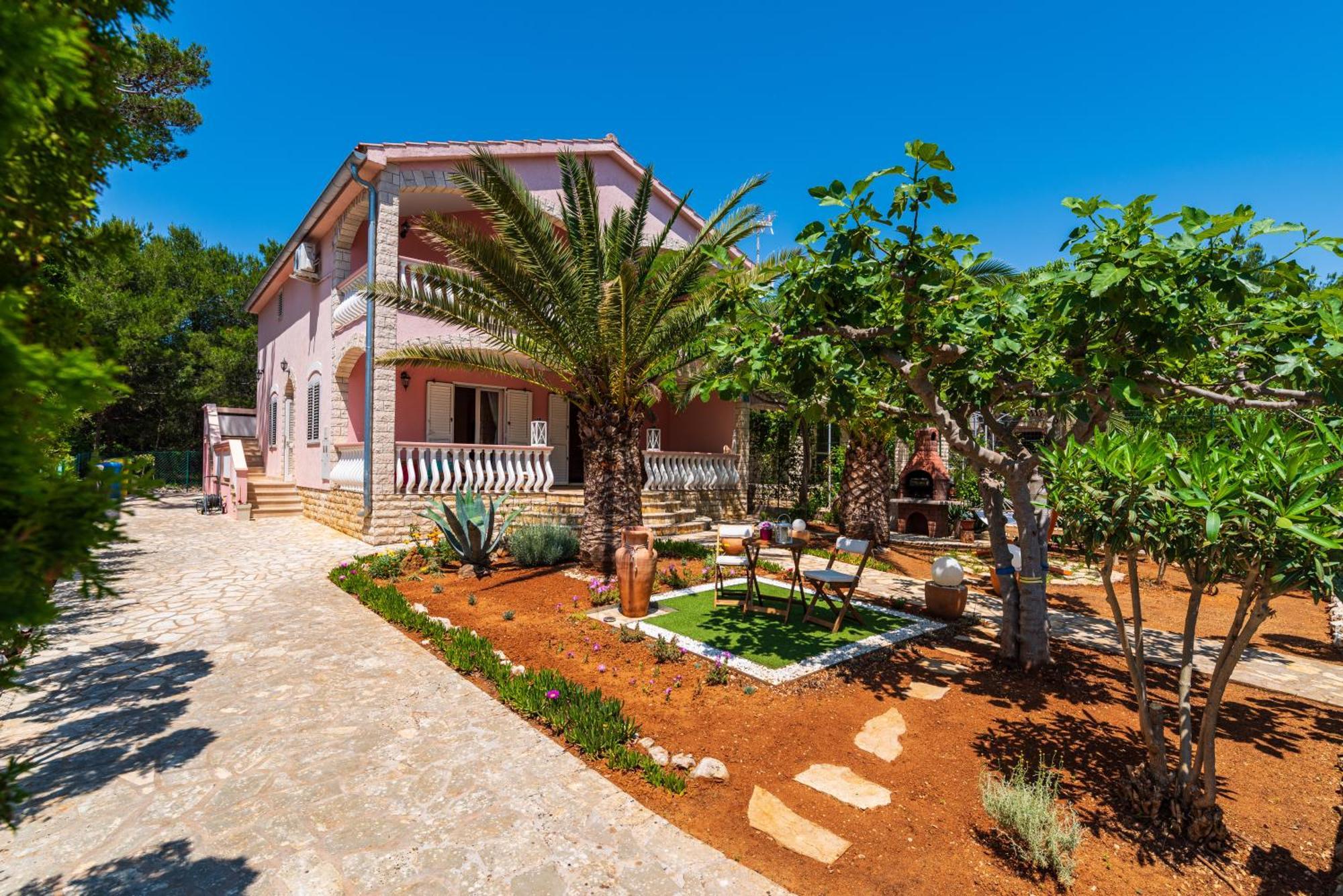 Kod Lovrica Apartment Vir